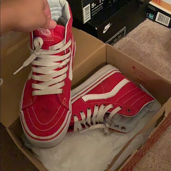 Red white vans - Picture 2 of 3